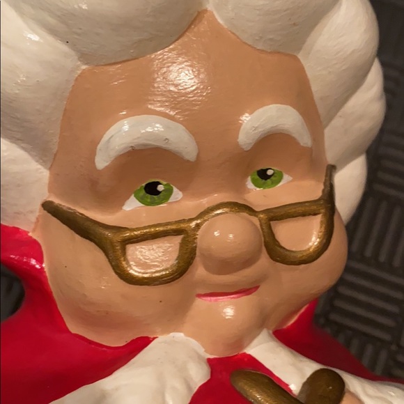 Vintage Ceramic Santa & Mrs Clause Figurines - Picture 11 of 13